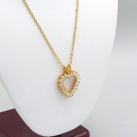 Womens Gold Tone Chain Fashion Necklace Crystal Heart Shaped Pendant 18 in - Picture 3 of 9